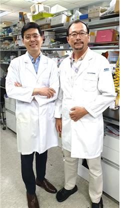 [진주=뉴시스] 한국세라믹기술원 김성현 박사(왼쪽)와 한국과학기술원 전상용 교수. *재판매 및 DB 금지