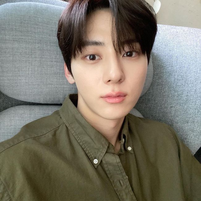 Group NUEST (JR, Aaron, Baekho, Min Hyon, Ren) member Min Hyon boasted a pair of pure beautiful look.On the afternoon of the 30th, NUEST Min Hyon posted a self-portrait with a recent situation on his personal SNS.In the photo, NUEST Min Hyon is looking at the camera with his eyes wet with excellent eyes while wearing a khaki color shirt.Even the sculptures of God, the incredibly flawless visual of Min Hyon was enough to catch the attention of global fans.In fact, the fans who watched this are leaving comments such as I love you Prince Min Hyun, You are beautiful, You are always handsome, You are really cool and Cute.Meanwhile, NUEST Min Hyon appears in TVNs new drama Hwang Hon.NUEST Min Hyon SNS