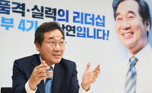 더불어민주당 대선주자인 이낙연 전 대표가 30일 대선 캠프가 위치한 서울 여의도 대산빌딩에서 서울경제와 인터뷰하고 있다. /오승현 기자