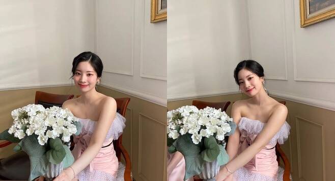 TWICE Dahyun showed off her fairy dress figureOn the 30th, TWICE official Instagram posted several photos along with a short article called Tomorrow.The main character in the photo is Dahyun, who dressed up in a dress with a bold shoulder line and showed off her distinctive fairy.Dahyun shot the heart with a fresh smile that made the viewer laugh, as well as the trademark white skin.On the other hand, TWICE, which belongs to Dahyun, will release its first English single on October 1.