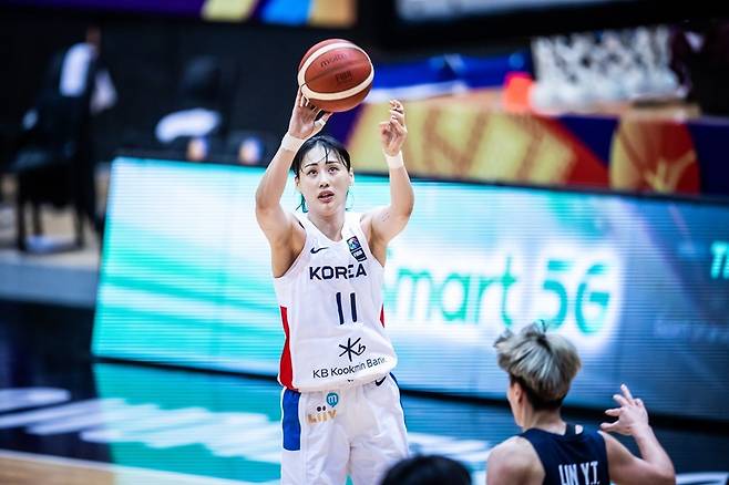 슛 시도하는 강이슬 [FIBA 제공. 재판매 및 DB 금지]