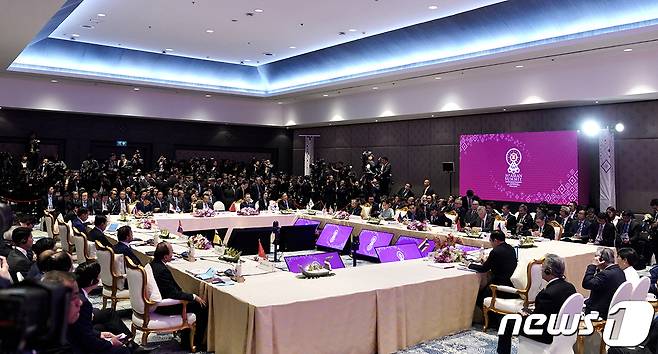 문재인 대통령이 4일(현지시간) 태국 방콕 임팩트포럼에서 열린 제3차 역내포괄적경제동반자협정(RCEP) 정상회의에 참석해 있다. (청와대 제공) 2019.11.5/뉴스1