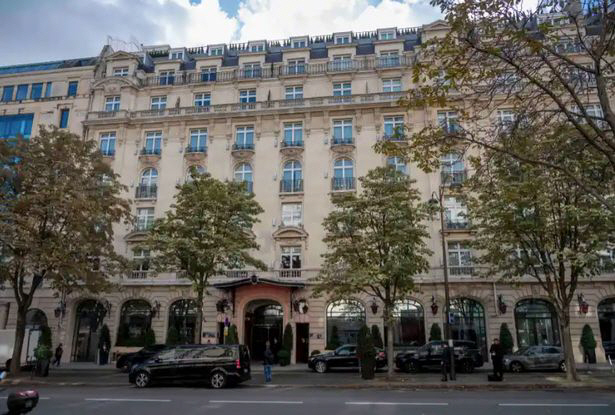 리오넬 메시와 가족들이 살고 있던 파리 시내의 5성급 호텔 르 로얄 몽소의 외관. 사진=데일리스타 기사캡쳐