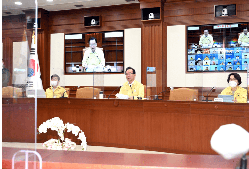 김부겸 국무총리가 서울청사에서 열린 코로나19 중앙재난안전대책본부 회의를 주재하고 있다.(사진=국무조정실 홈페이지)