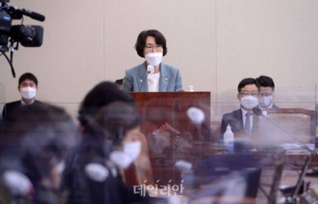 임혜숙 과학기술정보통신부 장관이 1일 서울 여의도 국회에서 열린 과학기술정보방송통신위원회 국정감사에서 인사말을 하고 있다.ⓒ데일리안 류영주 기자