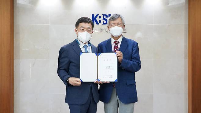 KBSI 다목적 방사광가속기 구축사업단장 임명장 수여 사진