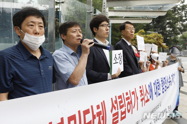 [서울=뉴시스]박정오 큰샘 대표가 지난해 7월27일 서울행정법원 앞에서 열린 '탈북민단체 설립허가 취소에 대한 행정소송 제기' 기자회견에서 발언하고 있다.(사진=뉴시스DB) 2020.07.27.photo@newsis.com