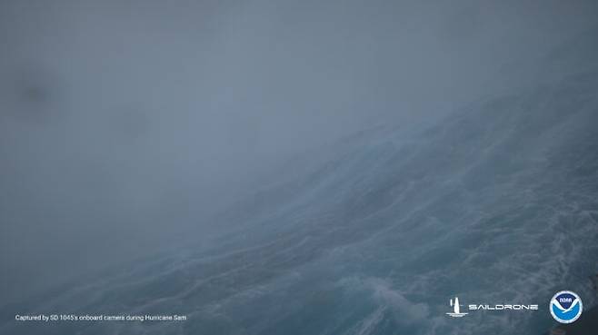 해양드론으로 촬영한 허리케인 내부의 모습. 사진=NOAA
