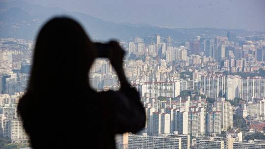 서울 영등포구 63스퀘어에서 바라본 서울 시내 아파트. <연합뉴스>