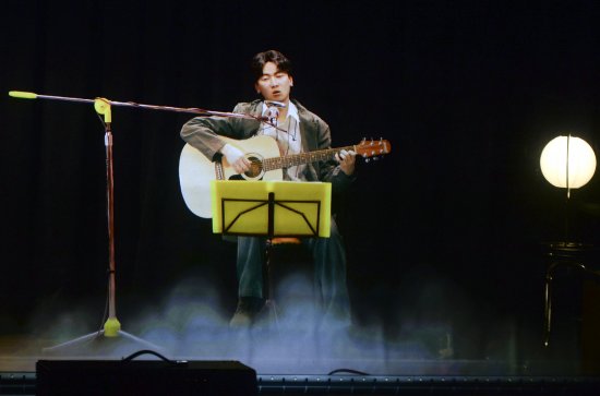 1996년 별세한 김광석의 홀로그램 콘서트가 2016년 국내에서 진행됐다. 뉴시스