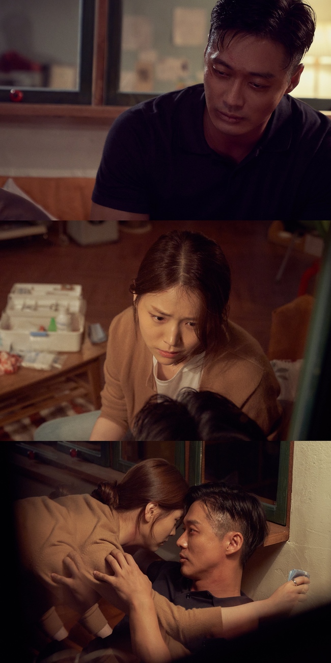 An unusual air current flows between Black Sun Namgoong Min and Kim Ji Eun.MBCs Golden Earth Drama Black Sun (playplayed by Park Seok-ho / directed by Kim Sung-yong) was broadcast on October 1, and it continued to feel good with 9.8% of TV viewer ratings (based on Nielsen Korea, metropolitan area furniture).In particular, the scene in which Yoo Jessie J (Kim Ji Eun) is convinced of the existence of NIS black agent Jang Chun-woo (Jeong Moon-sung), who has been monitoring Han Ji-hyuk (Namgoong Min), soared to 11.1% of the TV viewer ratings.In the 6th broadcast on the 2nd, Han Ji-hyuk is expected to focus attention on viewers by pouring out unusual airflow with his partner and NIS junior Yoo Jessie JHan Ji-hyuk and Jessie J have grown more and more trust as colleagues and have proceeded smoothly with the Confidential Assignment Susa about the events of the year before surrounding the Hwayang organization.However, CCTV evidence from the police that the people who were wary of Han Ji-hyuk were all around the NIS revealed their faces and tightened them, and that the shooter who shot Seo Soo-yeon (Park Hae-sun) at the end of the broadcast was Han Ji-hyuk,In the meantime, Han Ji-hyuk pulled Yoo Jessie J and caught two people close.In the sharp-faced Han Ji-hyuk, shaking eyes and complex subtle figure of Jessie J, there is an unusual air current between them, which makes them feel uneasy.