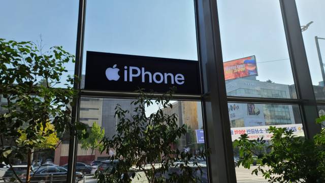 1일 오후 방문한 서울 강남구 소재 LG베스트샵은 오후 2시 기준 약 100건의 사전 예약이 접수됐다./허진 기자