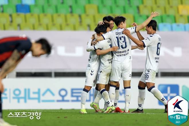 수원FC전 승리에 기뻐하는 울산 현대 선수들 | 프로축구연맹 제공