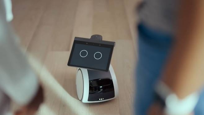 아마존의 가정용 로봇 아스트로. /사진=아마존 유튜브 화면 갈무리