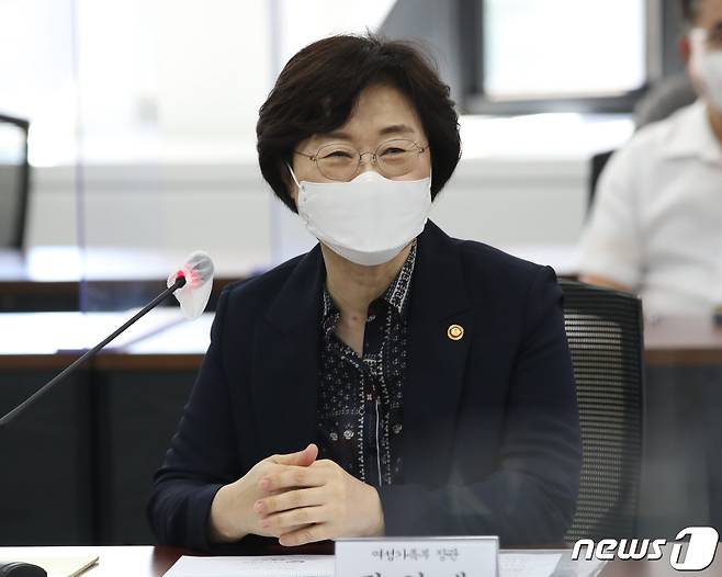 정영애 여성가족부 장관. /뉴스1 © News1 송원영 기자