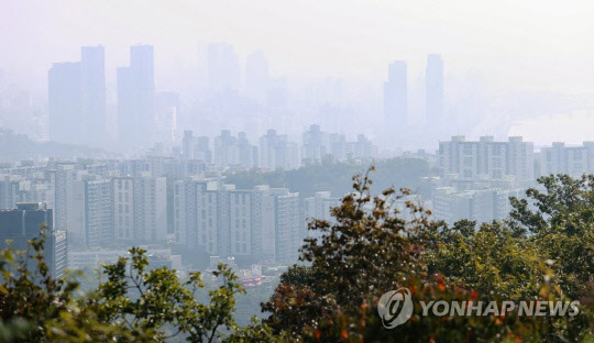 지난 3일 서울 남산에서 바라본 성동구 일대 모습. 연합뉴스