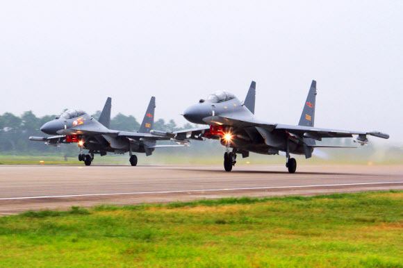 중국 SU-30 전투기. 신화연합