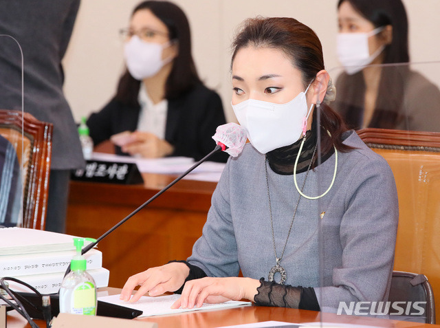 [서울=뉴시스] 전진환 기자 = 김예지 국민의힘 의원. (공동취재사진) 2020.10.15. photo@newsis.com