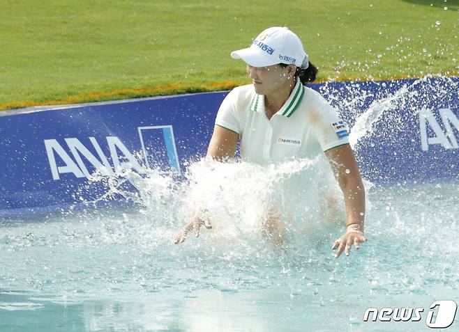 2020년 ANA 인스퍼레이션에서 우승한 뒤 호수에서 세리머니를 펼치고 있는 이미림. (Getty Images 제공) 2020.9.14/뉴스1