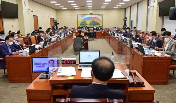 6일 국회에서 정무위원회의 금융위원회에 대한 국정감사가 열리고 있다. 임현동 기자