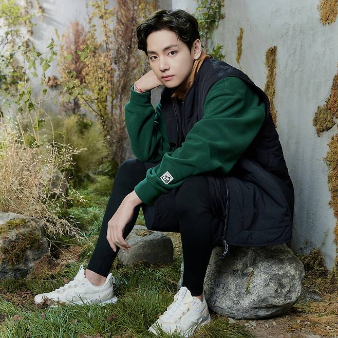 방탄소년단 뷔, 빛나는 미모 설레는 아우라 '女心저격'