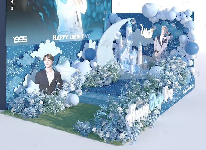 10월 첫눈·지민 거리 이은 방탄소년단 지민 꽃벽 가든..3년째 월클 생일 이벤트 '아름다운 지민처럼'