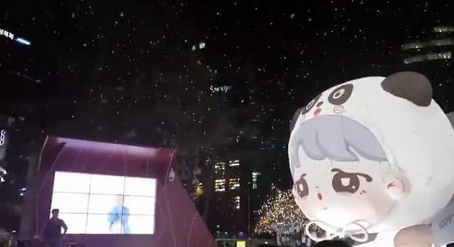 10월 첫눈·지민 거리 이은 방탄소년단 지민 꽃벽 가든..3년째 월클 생일 이벤트 '아름다운 지민처럼'