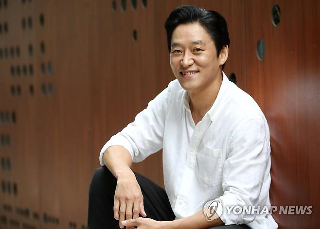 '좋좋소'로 주목받은 배우 김경민 (서울=연합뉴스) 이재희 기자 = 웹드라마 '좋좋소'에 출연한 배우 김경민이 연합뉴스와 인터뷰에 앞서 포즈를 취하고 있다. 2021.10.6 scape@yna.co.kr