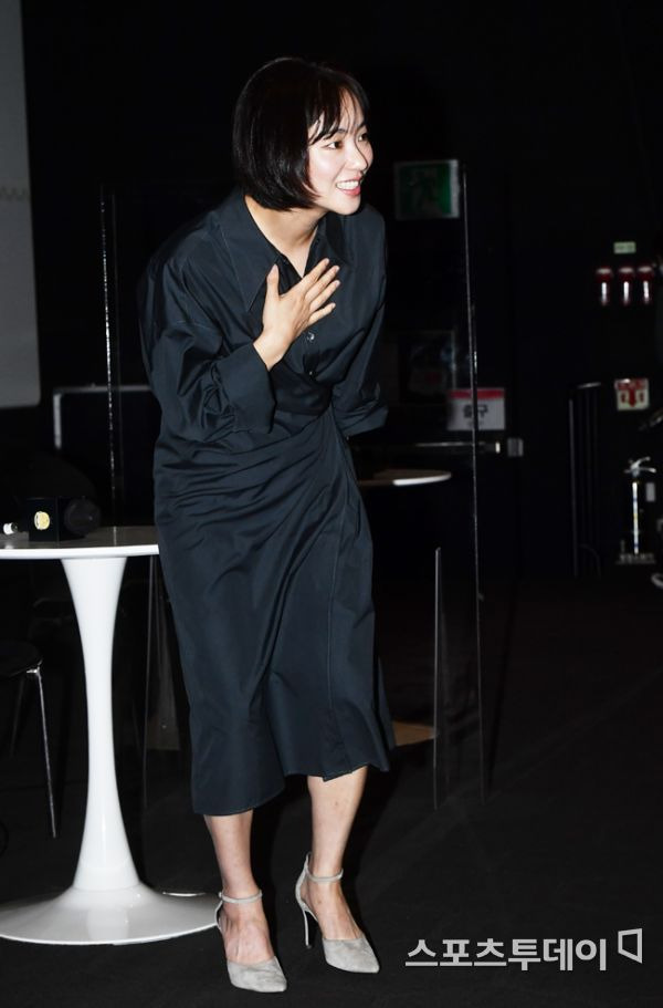 Actor Jeon Yeo-been greets fans at the Community Beef Day X Day I Want to See and See held at Lotte Cinema Daeyoung, Nampo-dong, Busan on July 7. 2021.10.07.