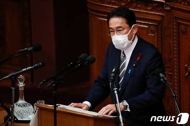 8일 일본 국회에서 소신표명 연설을 하고 있는 기시다 후미오 총리. © 로이터=뉴스1