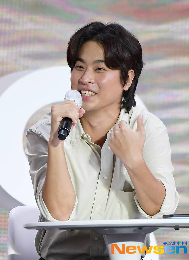 Actor Kim Hyun-joo attended the 26th Busan International Film Festival (2021 BIFF) invitation Hell open talk held at the outdoor theater of Haeundae-gu, Busan on the afternoon of October 8th.