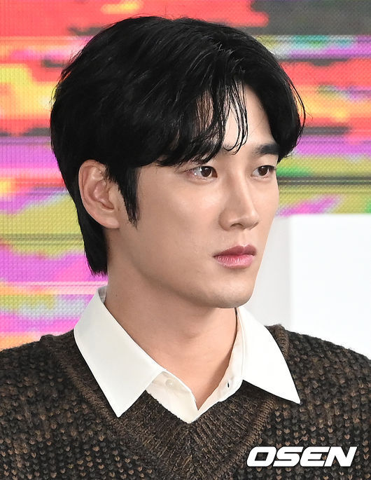 On the afternoon of the 8th, the stage greeting of the movie Myname invited to the 26th Busan International Film Festival was held at the Busan Film Hall outdoor theater.Actor Ahn Bo-hyun is taking part in the event. 2021.10.08