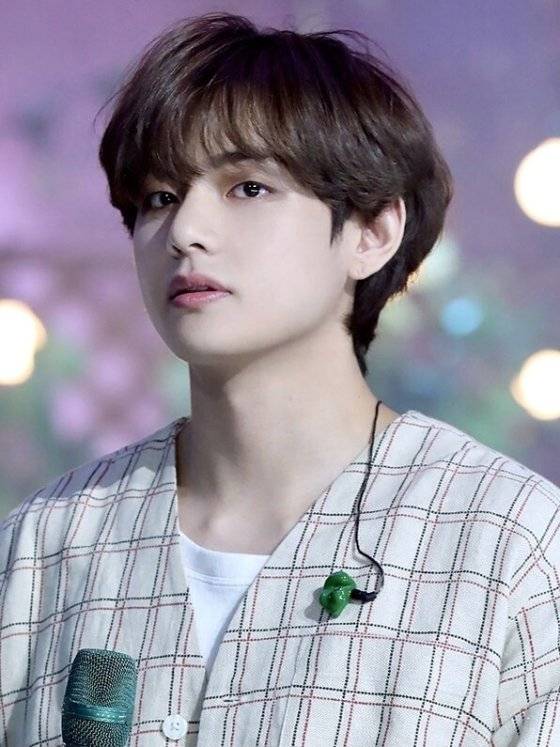 '세계 미남 1위' 방탄소년단 뷔, '2021 세계에서 가장 잘생긴 남자' 공식 인증서 받는다
