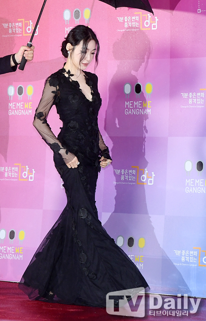 Singer Tiffany is attending the photo wall event of On-Talk 2021 Youngdongdae K-POP Concert held at the special stage of COEX rooftop in Gangnam-gu, Seoul on the evening of the 10th.The K-POP concert at Youngdongdae, which celebrated its 11th anniversary this year, is also the last program of the Gangnam Festival, which opened on the 1st.