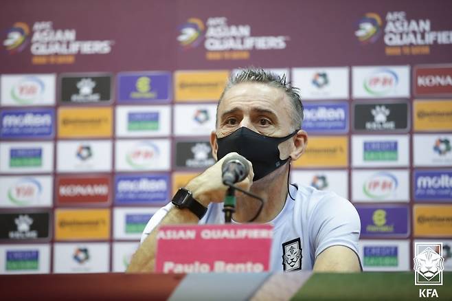 이란 테헤란에서 기자회견에 참석한 벤투 한국 감독. [사진 대한축구협회]