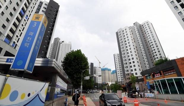 과천 원문동 인근 아파트 전경. 사진=한경DB