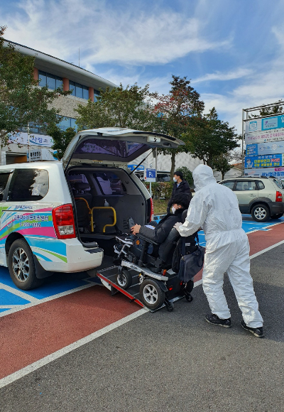 교통약자이동지원 차량 이용 모습. 제주교통약자이동지원센터 제공.
