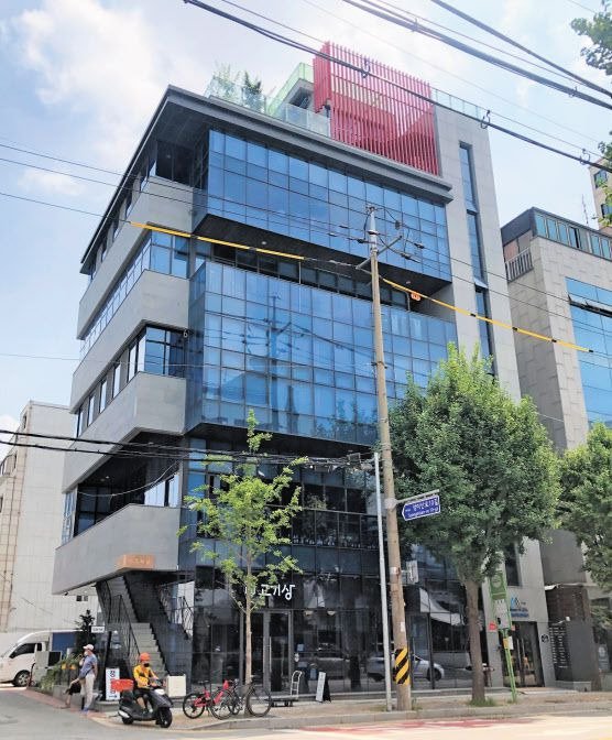 지난 9월 119억원에 매각된 서울 마포구 서교동의 꼬마빌딩. /에이트중개법인