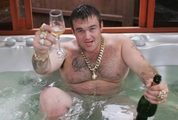 지난 2002년 19살의 나이로 970만 파운드(약 160억원)짜리 복권에 당첨된 마이클 캐롤. /사진=영국 더선