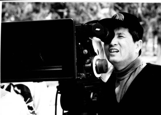 임권택 감독. 1990년대 ‘장군의 아들’ 촬영 무렵의 모습이다. [중앙포토]