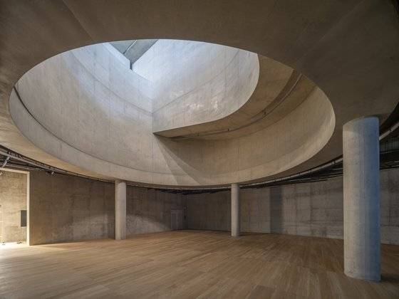 헤르조그 앤 드 뫼롱이 설계한 ST송은빌딩 지하2층 전시장 ©Iwan Baan [사진 송은문화재단]