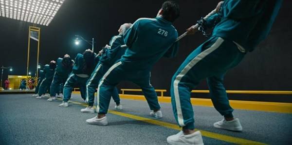 ‘오징어게임’ 참가자들이 게임에서 이기는 것은 곧 자신의 목숨을 지키는 것이다 [넷플릭스]