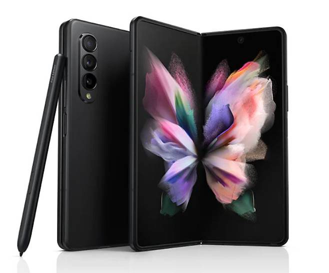 한국에서 판매 중인 삼성전자 갤럭시Z 폴드3 모델 [삼성전자 홈페이지]