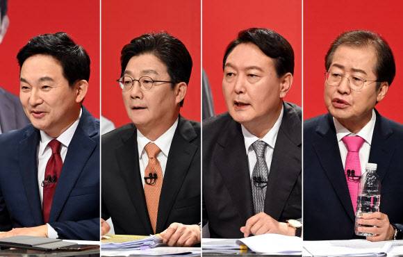 국민의힘 대선 주자들, 광주서 토론회 - 국민의힘 원희룡(왼쪽부터), 유승민, 윤석열, 홍준표 대선 예비후보가 11일 오후 광주 서구 치평동 KBS 광주방송총국에서 호남권 합동토론회를 준비하고 있다. 2021.10.11 사진공동취재단