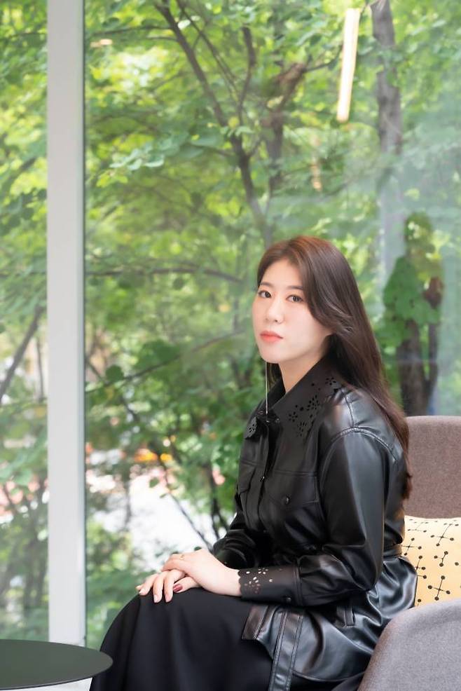 엠넷 음악프로그램 '걸스플래닛999 : 소녀대전'의 심사위원인 보컬 전문가 조아영이 본지와의 인터뷰를 위해 포즈를 취하고 있다. /사진제공=CJENM 2021.10.08 /사진=이동훈 기자 photoguy@