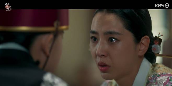 Han Chae-ah set up Choi Myung-bin, who had been pulled out of the palace, with three hands.On KBS 2TV The Kings Affaction broadcast on the 12th, Dami (Choi Myung-bin), who is a three-son by Han Chae-ah, was portrayed.Earlier, Seson Yi Hui died by Jung Seok-jo, and the palace shed bitter tears.The palace, which called the twins walls to the palace, said, From now on, you are the three hands. You should never tell anyone about this.The palace also showed the body of Lee Hui, who was deceived by Han Ki-jae (Yoon Jae-moon), and said, Is not it my daughters fathers blood mixed with it? So please send it to my fathers hand?The courtiers were given consideration, and the courtier said, You dont have to care about anyone else, only you do care about it.He is such a man, and it is not necessary to have his head pressed against others, nor to have difficulty; the only ones you bow to are His Majesty and Degrade.