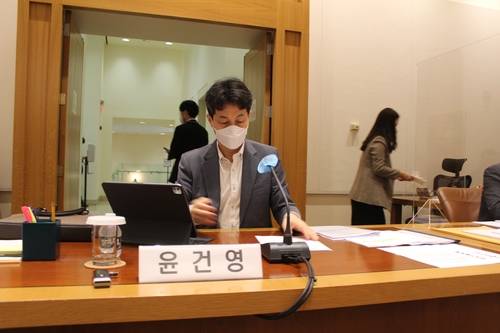 (뉴욕=연합뉴스) 강건택 특파원 = 주유엔 한국대표부 국정감사에 참석한 윤건영 의원