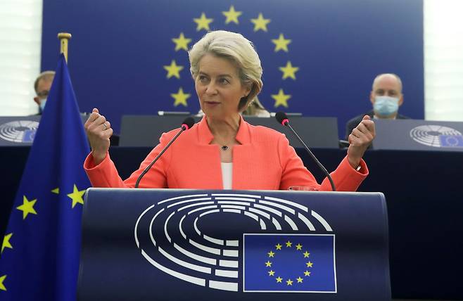 우르줄라 폰데어라이엔 유럽연합(EU) 집행위원장이 9월 15일(현지 시각) 프랑스 스트라스부르의 유럽의회에서 국정 연설을 하고 있다. /연합뉴스