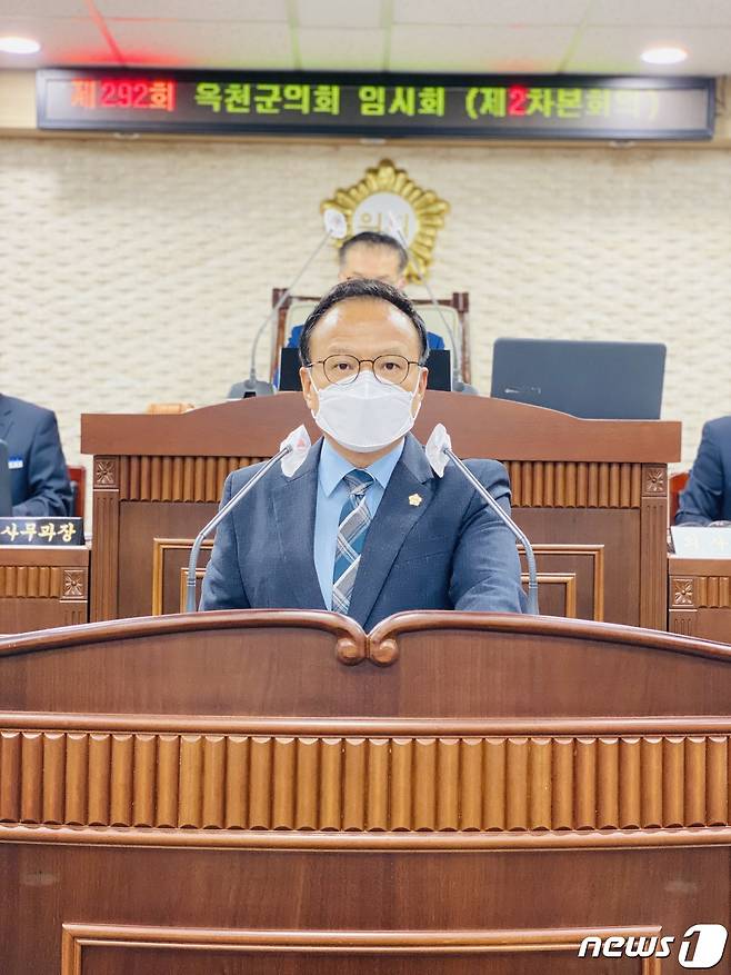 14일 이용수 의원이 옥천군의회 본회의서 5분 자유발언을 하고 있다.(옥천군의회 제공)© 뉴스1