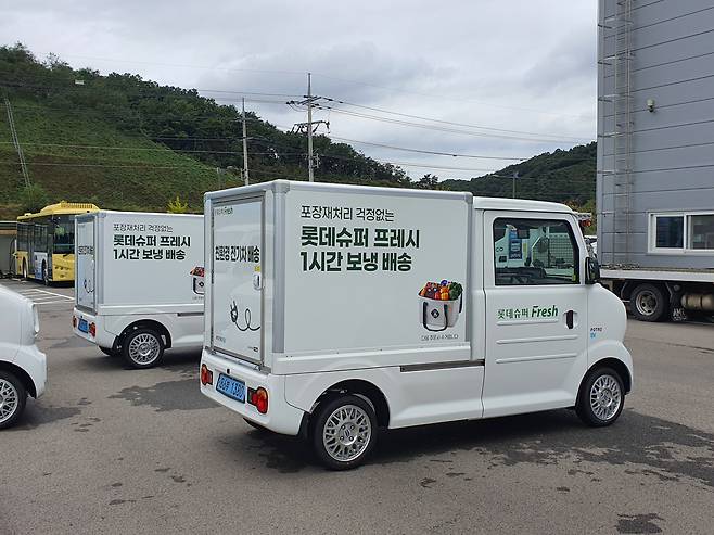 롯데마트 배달용 트럭으로 랩핑한 포트로. /민서연 기자